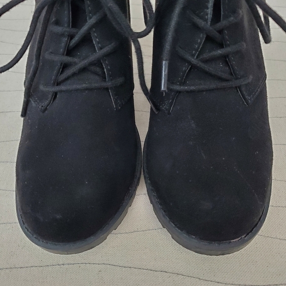 R2 Womens Wendy Black Ankle Boots Wedge Heel Faux Suede Shoes Size 6 M - Picture 4 of 12